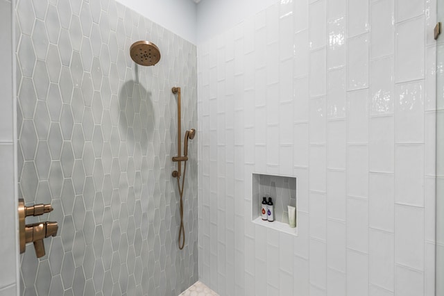 bathroom featuring a tile shower