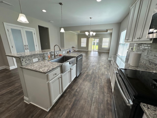 238 Partridge Ln, Freeport, FL 32439 - kitchen featuring stainless steel appliances, dark wood-style flooring, backsplash, a chandelier, and a center island with sink