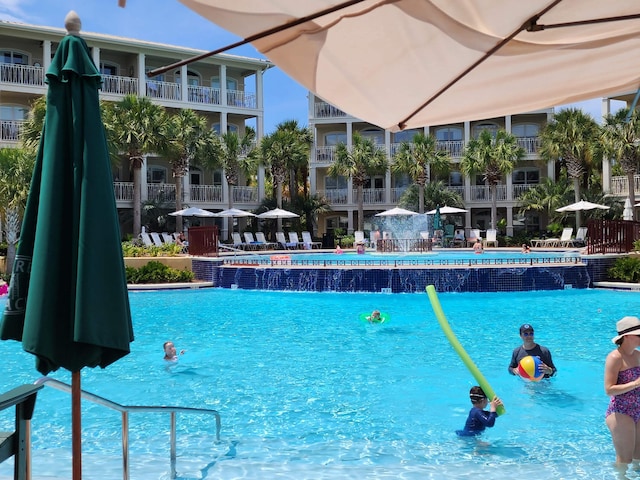 view of swimming pool