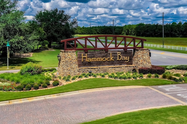 community sign featuring a lawn