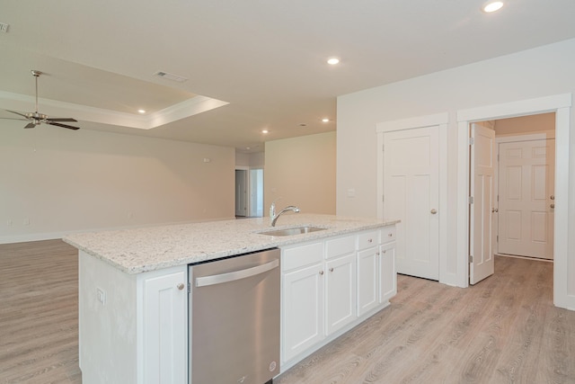 kitchen featuring dishwasher, an island with sink, light hardwood / wood-style floors, and sink