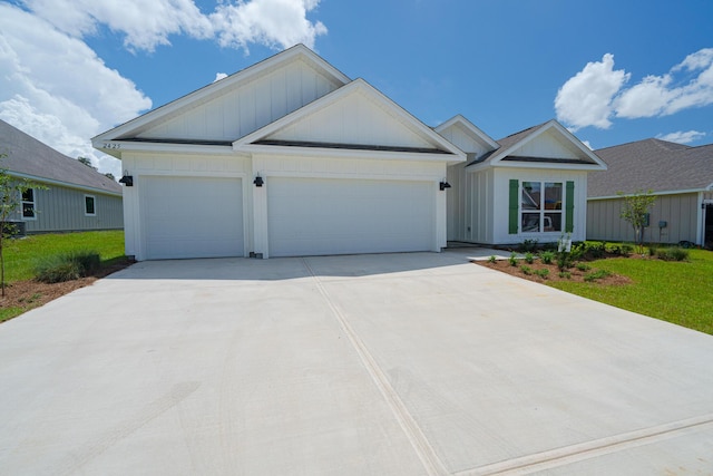 ranch-style home featuring a garage