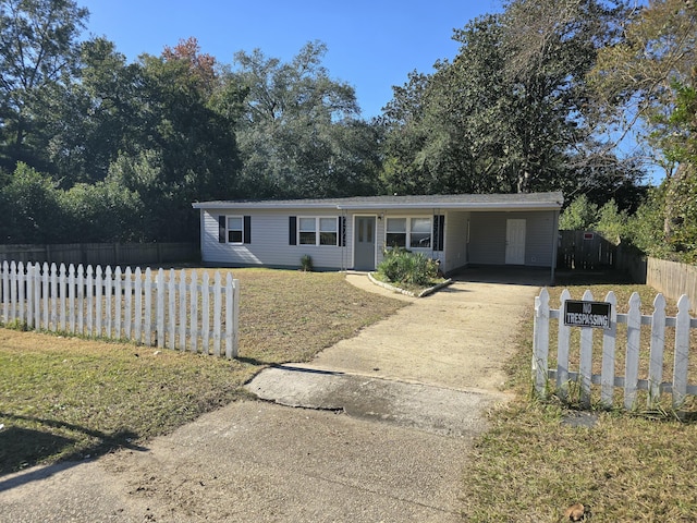 view of front of home with a carport and a front lawn