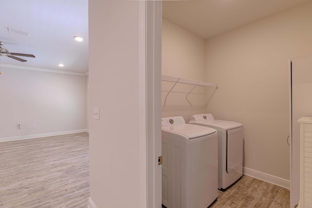 clothes washing area featuring light hardwood / wood-style floors, independent washer and dryer, and ceiling fan