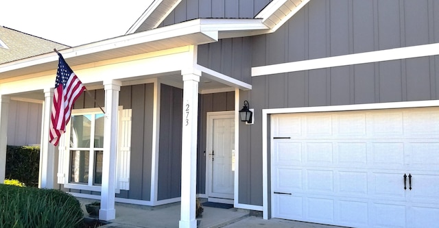 entrance to property featuring a porch