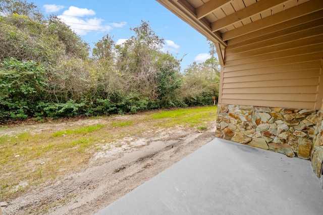 view of yard featuring a patio