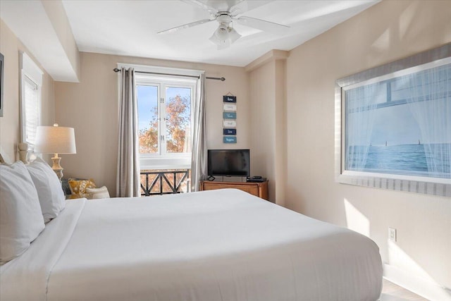 bedroom featuring ceiling fan