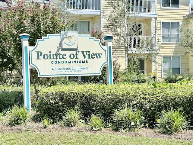 view of community / neighborhood sign