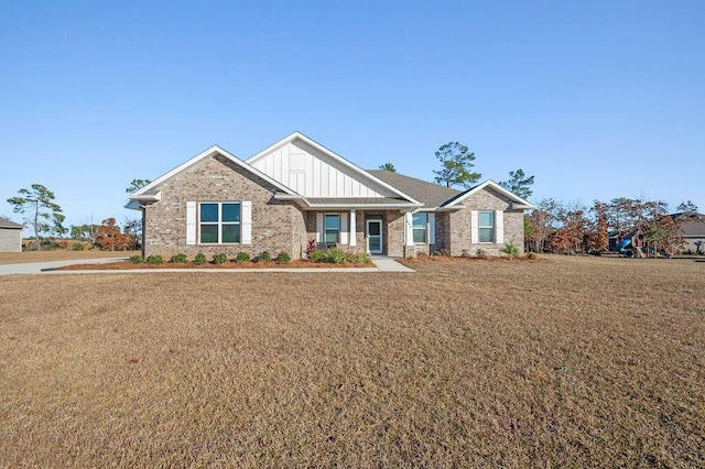 craftsman house with a front yard