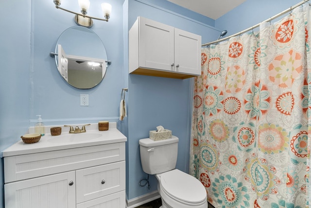 bathroom with a shower with shower curtain, vanity, and toilet