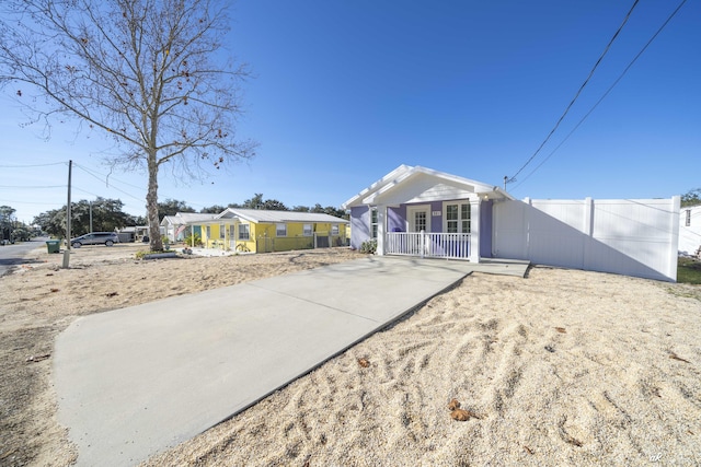 ranch-style house with covered porch