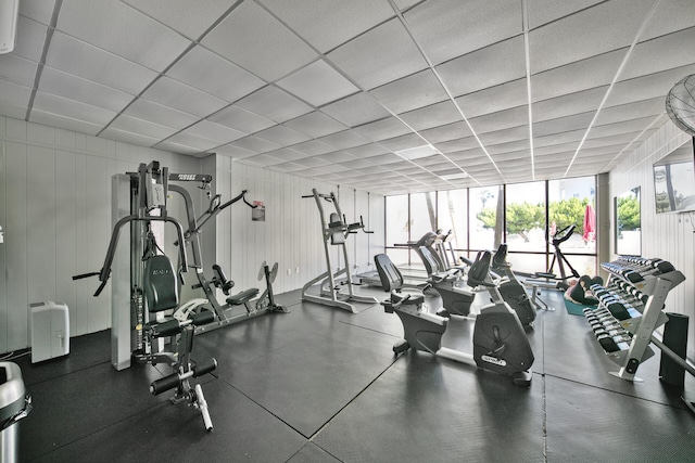 exercise room featuring floor to ceiling windows