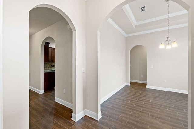 spare room with a chandelier and ornamental molding