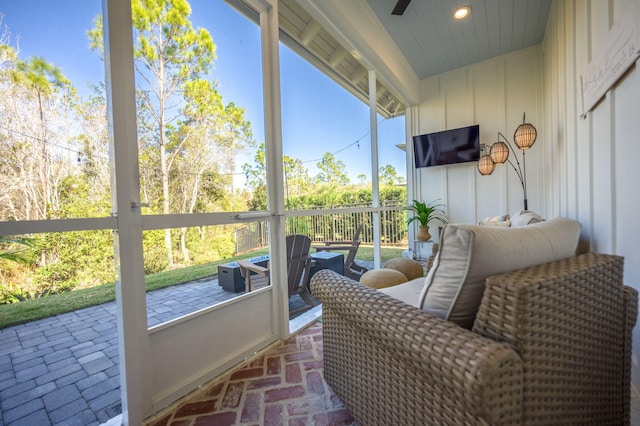 sunroom featuring ceiling fan