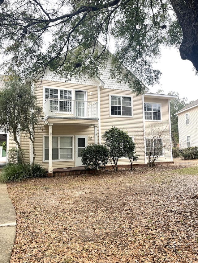 view of front of home featuring a balcony