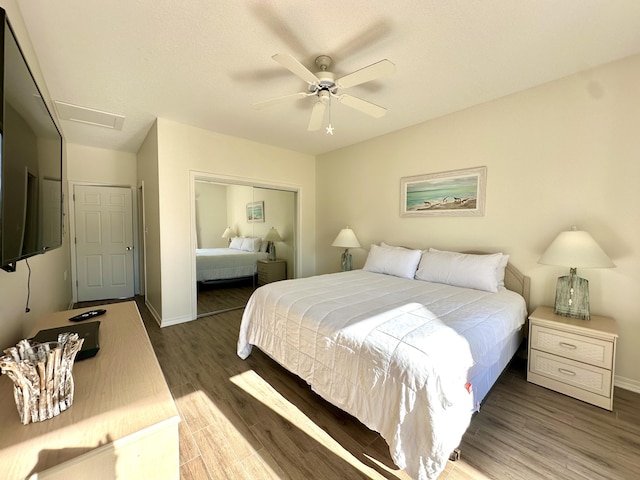 bedroom featuring ceiling fan, dark hardwood / wood-style flooring, and a closet