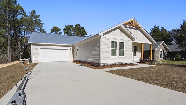 view of front facade with a garage