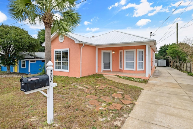 view of front of home with an outbuilding and a front yard