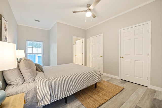 bedroom with ceiling fan, crown molding, and light hardwood / wood-style floors