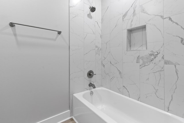 bathroom featuring tiled shower / bath