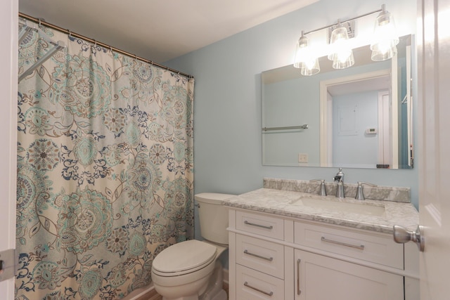 bathroom featuring a shower with curtain, vanity, and toilet