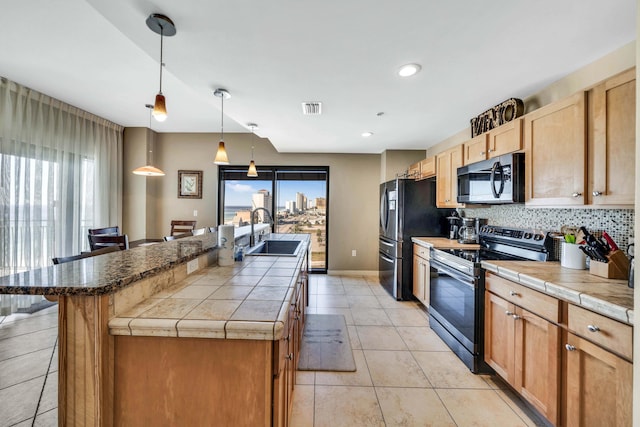 kitchen with a center island with sink, sink, hanging light fixtures, black range with electric cooktop, and a breakfast bar area