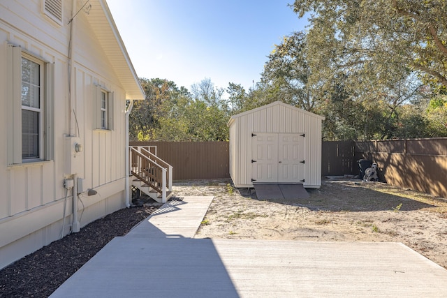 view of yard with a shed