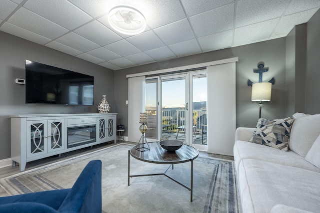 living room featuring a drop ceiling