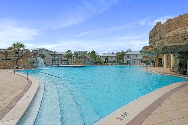 view of pool with pool water feature