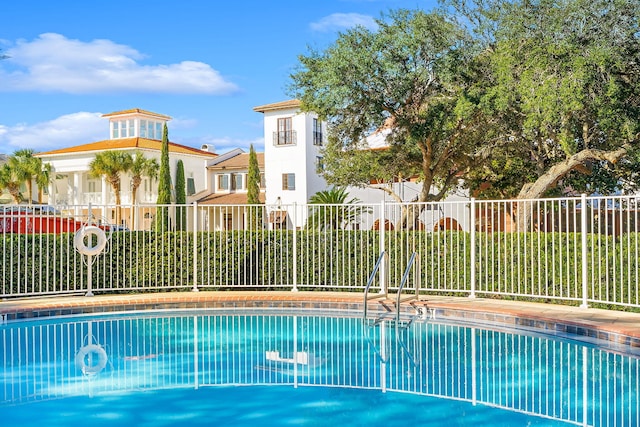 view of swimming pool