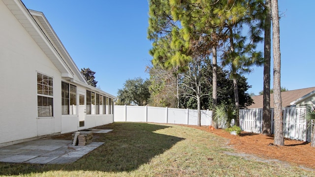 view of yard featuring a patio