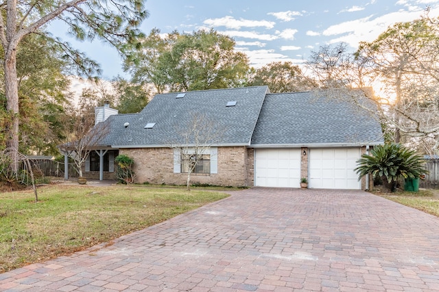 view of front of property featuring a garage and a front yard