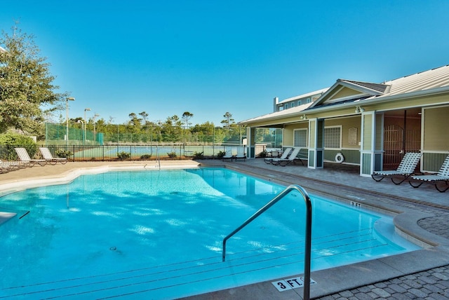 view of swimming pool