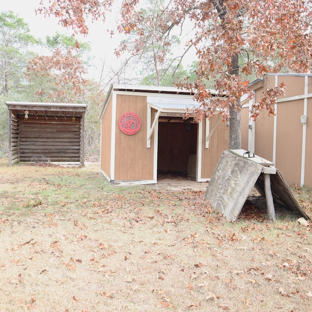 view of outbuilding