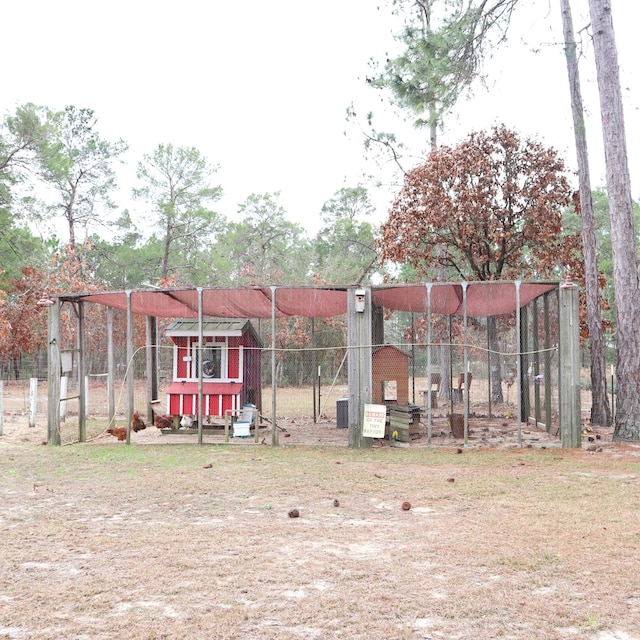 view of yard with an outdoor structure