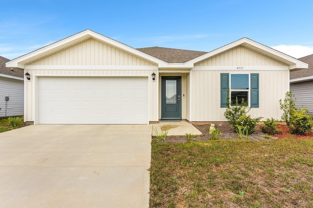 ranch-style home featuring a front lawn and a garage