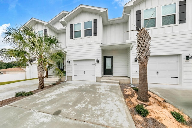 townhome / multi-family property featuring a garage