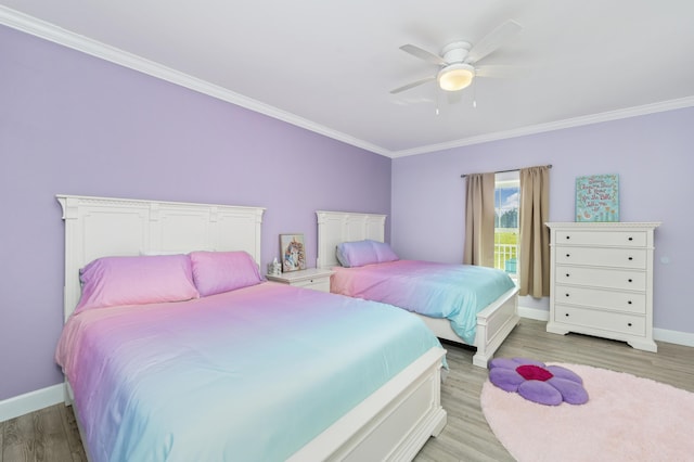 bedroom featuring ornamental molding, light hardwood / wood-style floors, and ceiling fan