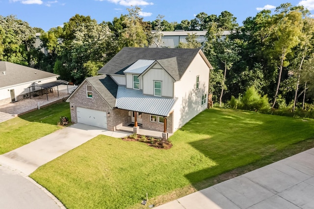 view of front of property featuring a front lawn, a porch, and a carport