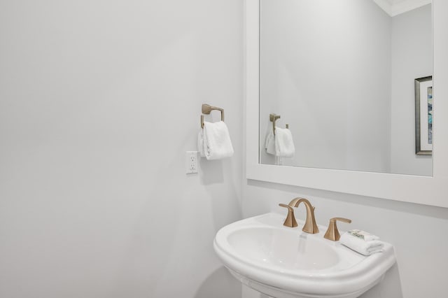 bathroom featuring sink