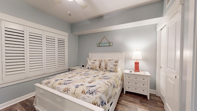 bedroom with ceiling fan, dark wood-type flooring, and a closet