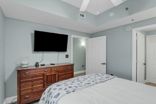 bedroom with ceiling fan