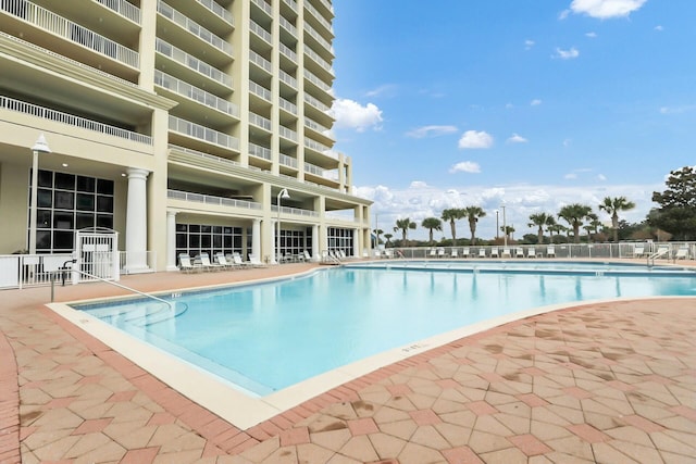 view of swimming pool