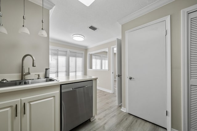 kitchen with crown molding, sink, stainless steel dishwasher, light wood-type flooring, and decorative light fixtures