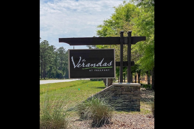 view of community / neighborhood sign