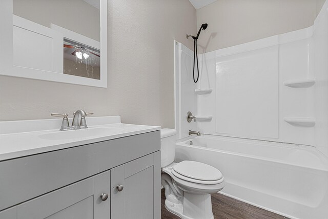 182 N Sand Palm Rd, Freeport, FL 32439 - full bath featuring toilet, vanity, wood finished floors, and shower / bath combination