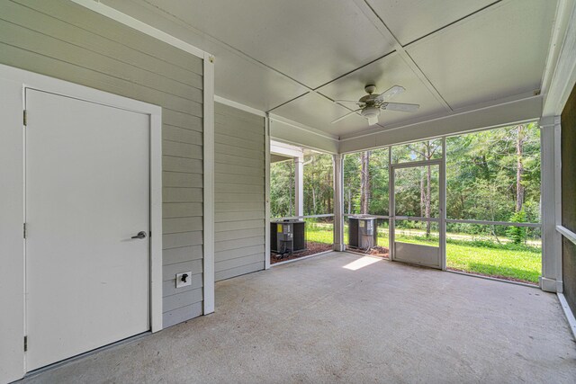 182 N Sand Palm Rd, Freeport, FL 32439 - unfurnished sunroom with a ceiling fan