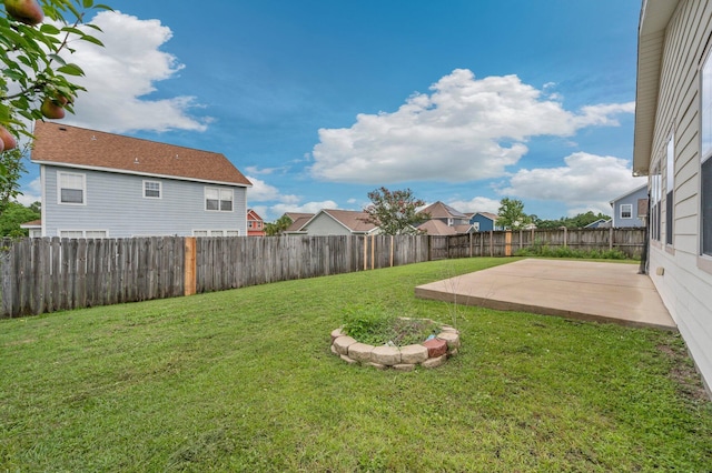 view of yard with a patio area