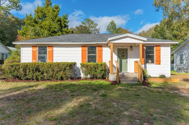 single story home featuring a front yard