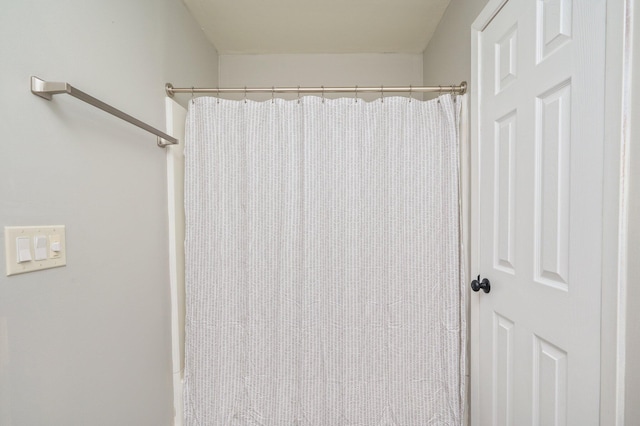 bathroom featuring a shower with curtain